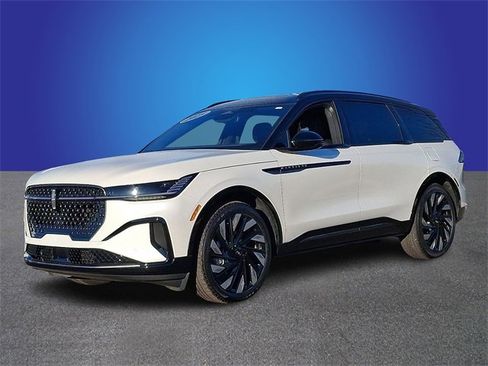 Used 2025 Lincoln Nautilus Reserve image 1