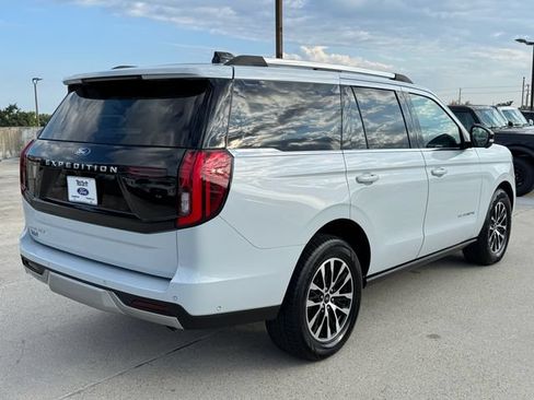 Used 2025 Ford Expedition Platinum AWD/4WD image 5