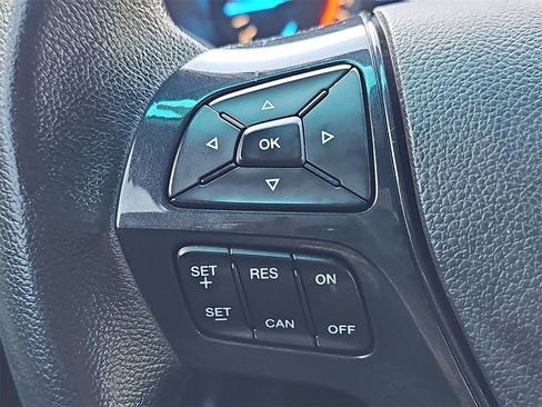 Used 2017 Ford Explorer XLT image 18