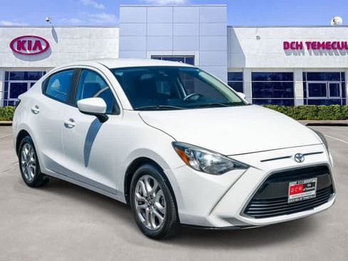 Used 2018 Toyota Yaris iA FWD image 3