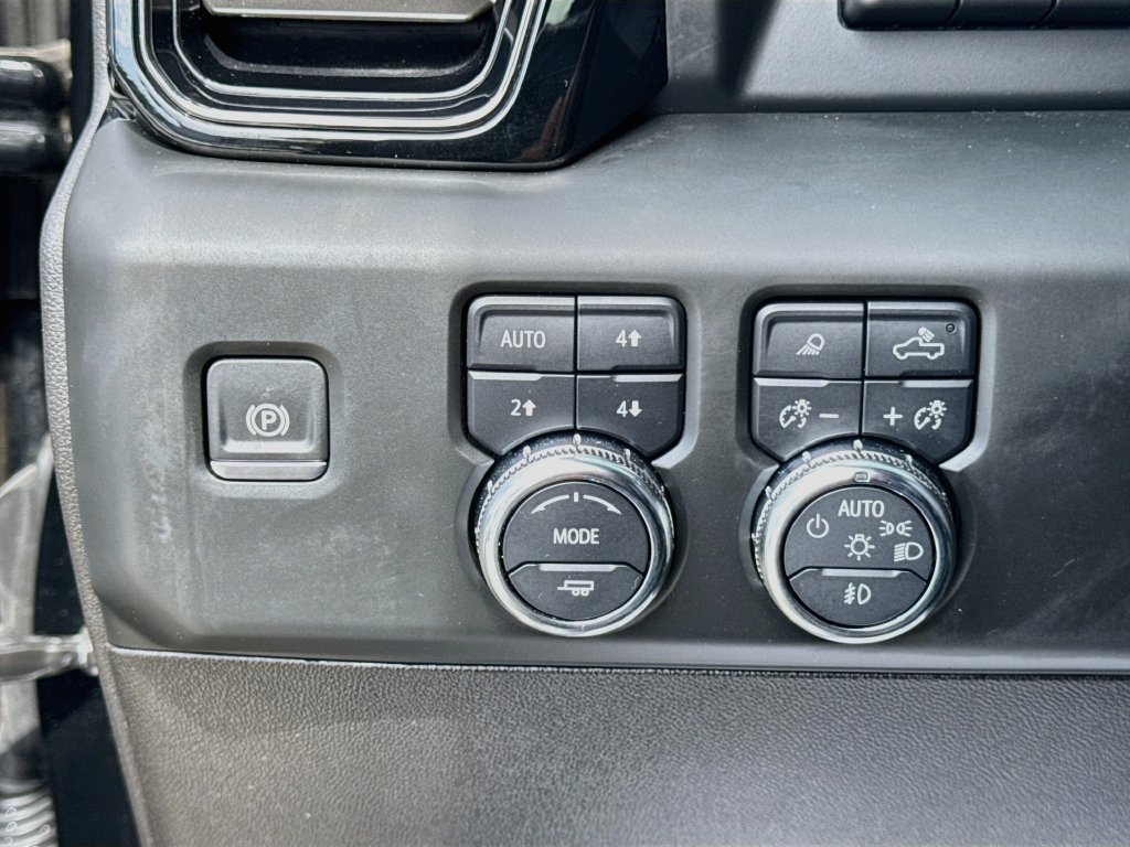 Used 2024 GMC Sierra 2500 AT4 w/ AT4 Premium Plus Package AWD/4WD image 10