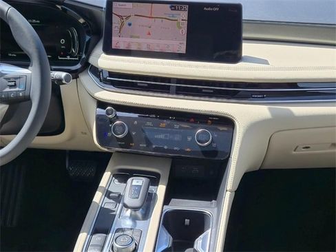 Certified 2025 INFINITI QX60 Luxe image 11