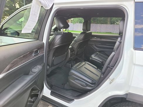 Used 2024 Jeep Grand Cherokee L Limited AWD/4WD image 18