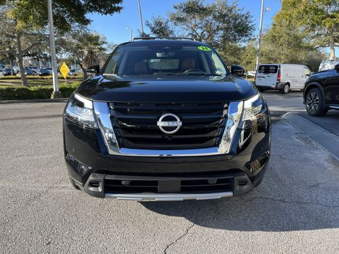 Used 2024 Nissan Pathfinder Platinum image 9