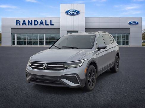 Used 2024 Volkswagen Tiguan SE FWD image 2