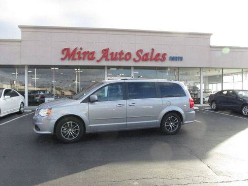 Used 2017 Dodge Grand Caravan SXT FWD image 1