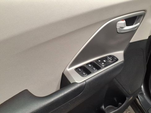 Used 2018 Kia Niro LX image 8