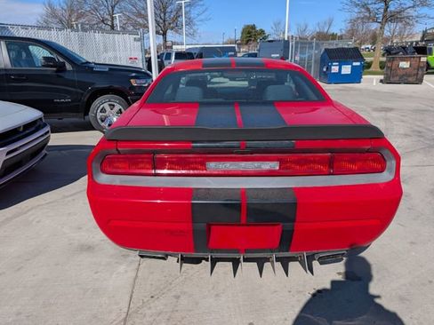 Used 2014 Dodge Challenger SXT image 16