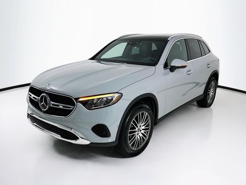 Used 2026 Mercedes-Benz GLC 300 image 3
