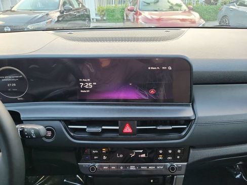 Used 2025 Kia Seltos EX w/ EX Sunroof Package FWD image 18