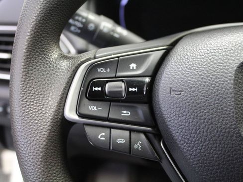 Used 2018 Honda Accord EX image 9