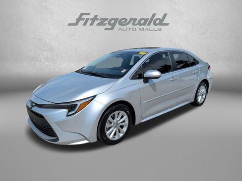 Used 2024 Toyota Corolla XLE FWD image 1