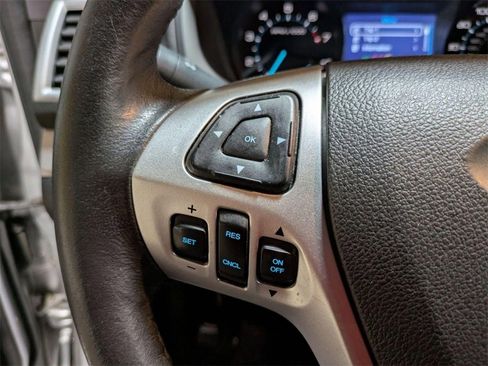 Used 2015 Ford Explorer XLT image 17