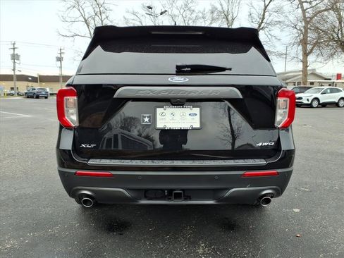 Certified 2024 Ford Explorer XLT w/ Equipment Group 202A image 3