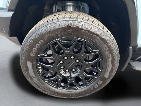 Used 2025 GMC Hummer EV 2X AWD/4WD image 38