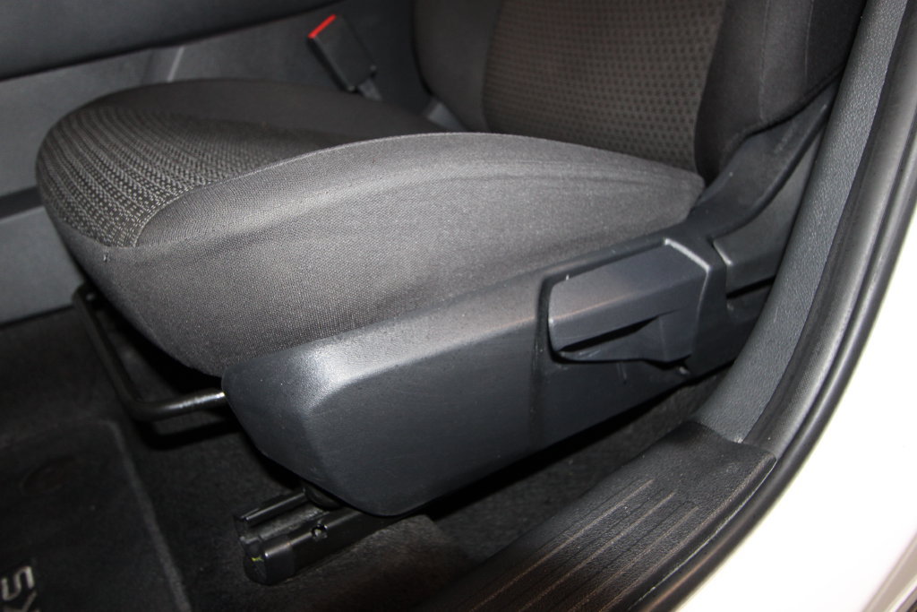 Used 2025 Nissan Kicks S FWD image 7