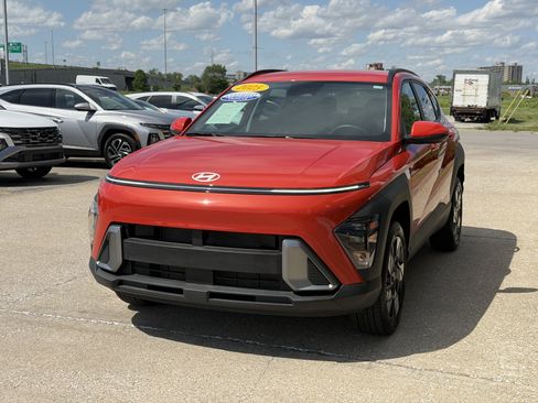 Certified 2025 Hyundai Kona SEL AWD/4WD image 14