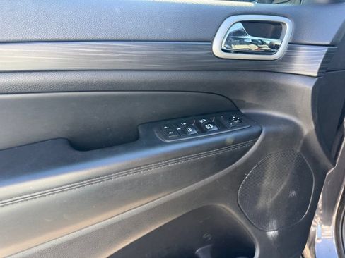 Used 2021 Jeep Grand Cherokee Laredo RWD image 5