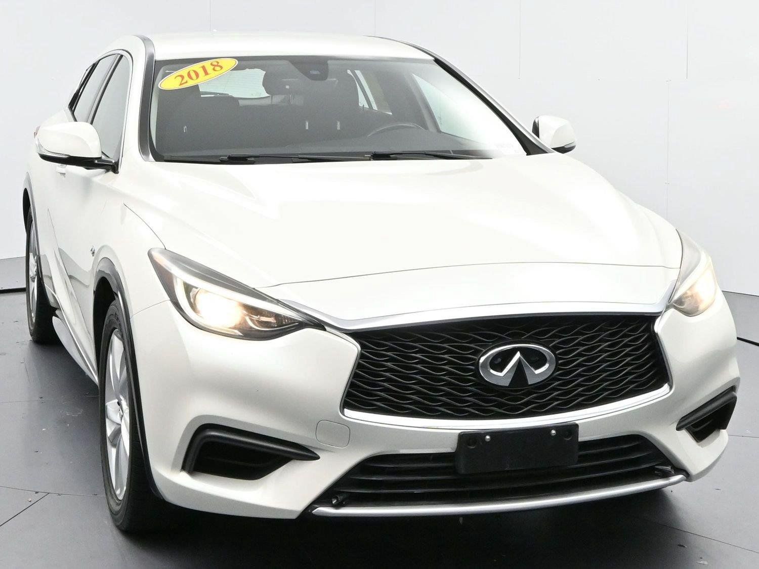 Used 2018 INFINITI QX30 FWD image 2
