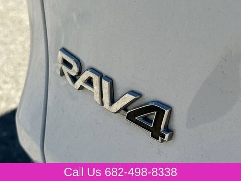 Used 2019 Toyota RAV4 LE FWD image 8