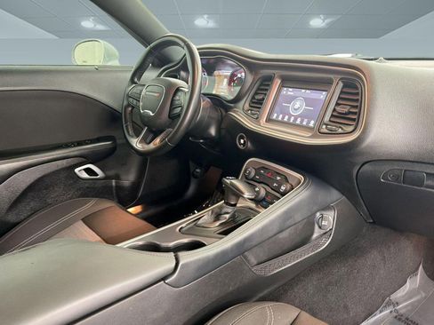 Used 2021 Dodge Challenger SXT image 24