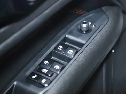 Used 2025 Jeep Compass Trailhawk AWD/4WD image 16
