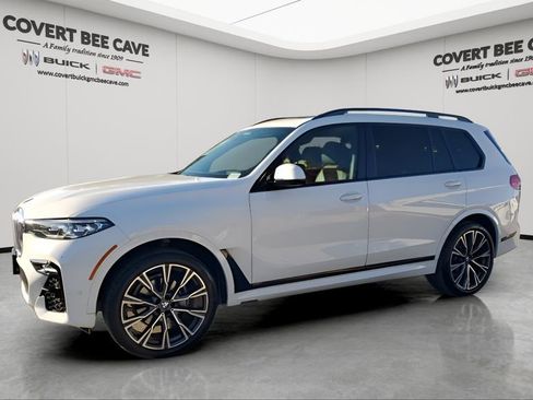 Used 2022 BMW X7 xDrive40i w/ M Sport Package image 4
