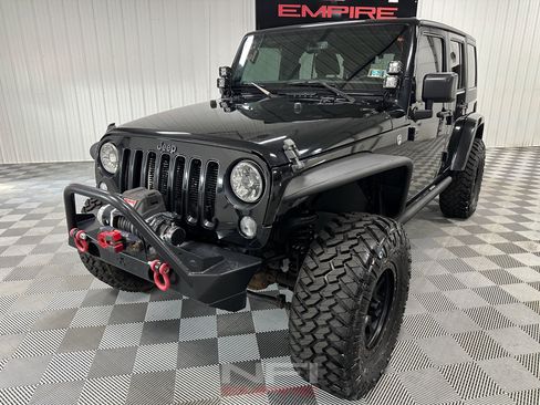Used 2016 Jeep Wrangler Unlimited Sahara AWD/4WD image 3