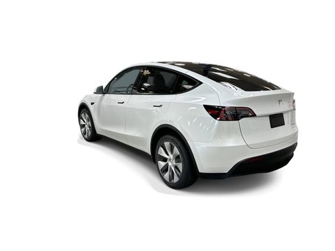 Certified 2023 Tesla Model Y Long Range AWD/4WD image 4