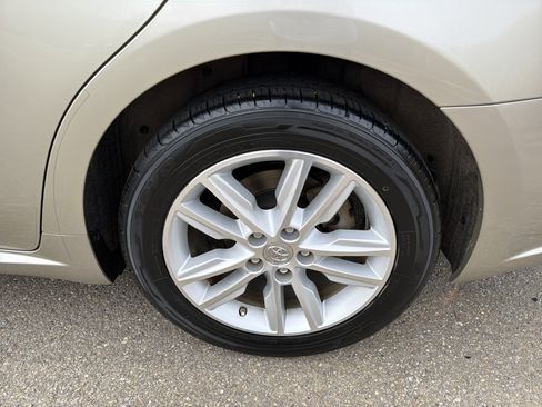 Used 2014 Toyota Avalon XLE image 19