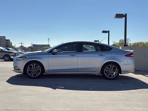 Used 2017 Ford Fusion SE w/ Equipment Group 201A image 6