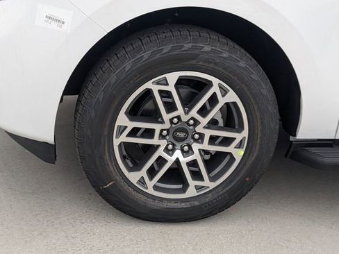 New 2025 Ford Expedition Active image 4