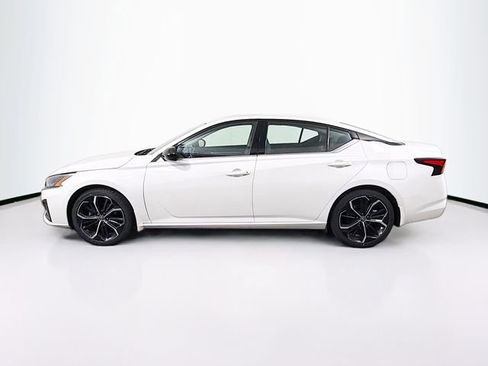 Certified 2023 Nissan Altima 2.5 SR w/ SR Premium Package FWD image 5