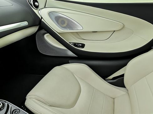 Used 2023 McLaren GT RWD image 43