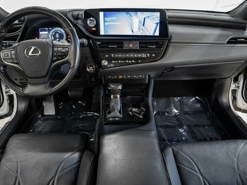 Used 2023 Lexus ES 300h w/ Luxury Package image 17