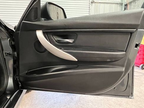 Used 2017 BMW 320i xDrive Sedan AWD/4WD image 36