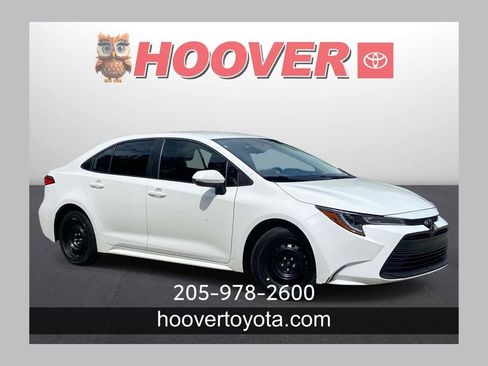 Used 2025 Toyota Corolla LE FWD image 1