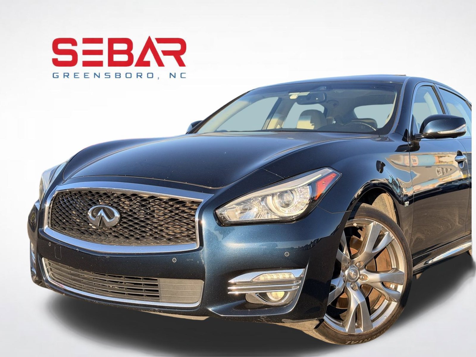 Used 2015 INFINITI Q70 L 3.7 w/ Deluxe Touring Package RWD image 2