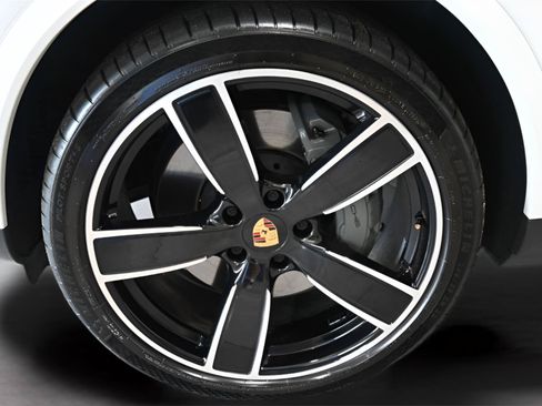 Used 2019 Porsche Cayenne S w/ Premium Package AWD/4WD image 33