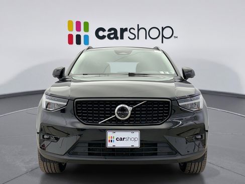 Used 2024 Volvo XC40 B5 Plus w/ Climate Package image 8