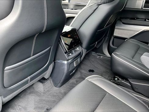 Used 2026 Cadillac Vistiq Platinum w/ LPO, Floor Liner Package AWD/4WD image 10