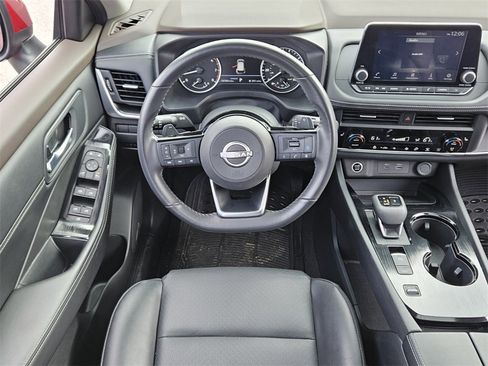 Used 2023 Nissan Rogue SV w/ SV Premium B Package image 5