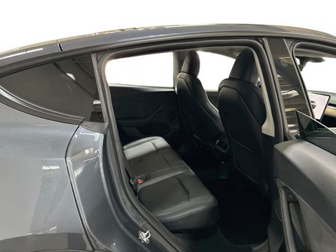 Certified 2023 Tesla Model Y Long Range AWD/4WD image 5