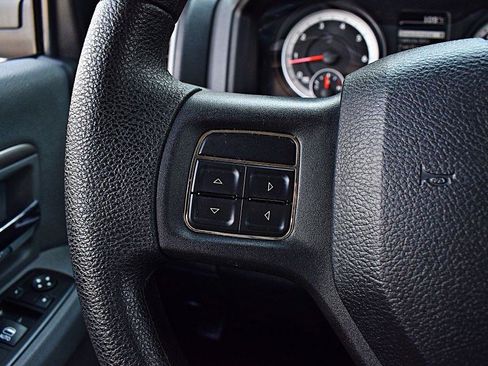Used 2014 RAM 1500 Express RWD image 29