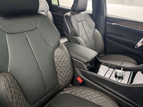 New 2025 Jeep Grand Cherokee L Summit w/ Luxury Tech Group V image 20