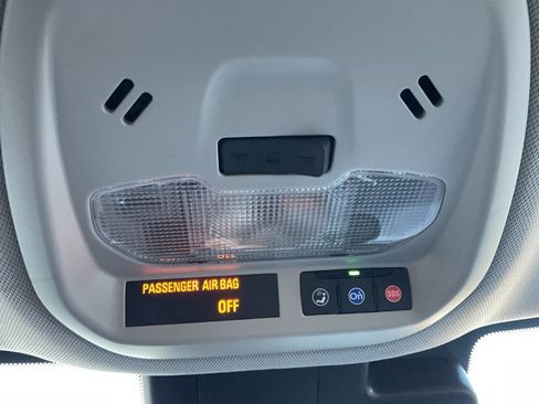 Used 2025 Chevrolet Trax LT w/ LT Convenience Package image 29