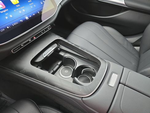 Used 2025 Mercedes-Benz E 350 Sedan image 25