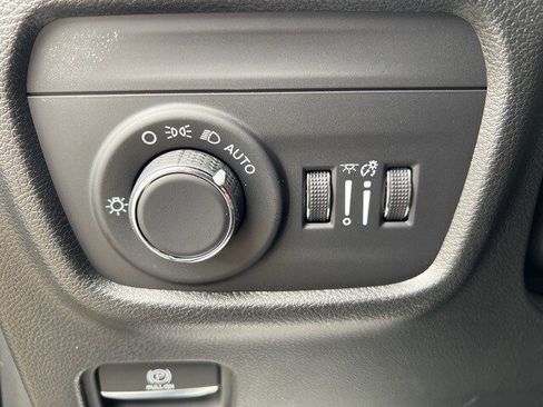 Certified 2024 Jeep Grand Cherokee Altitude image 20