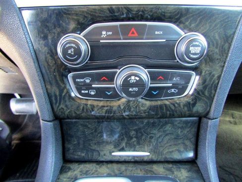 Used 2016 Chrysler 300 C RWD image 21