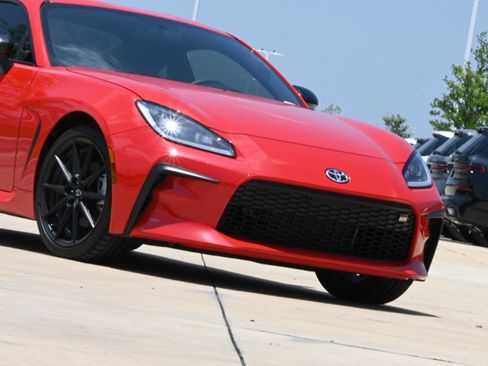 Used 2026 Toyota GR86 Premium RWD image 32